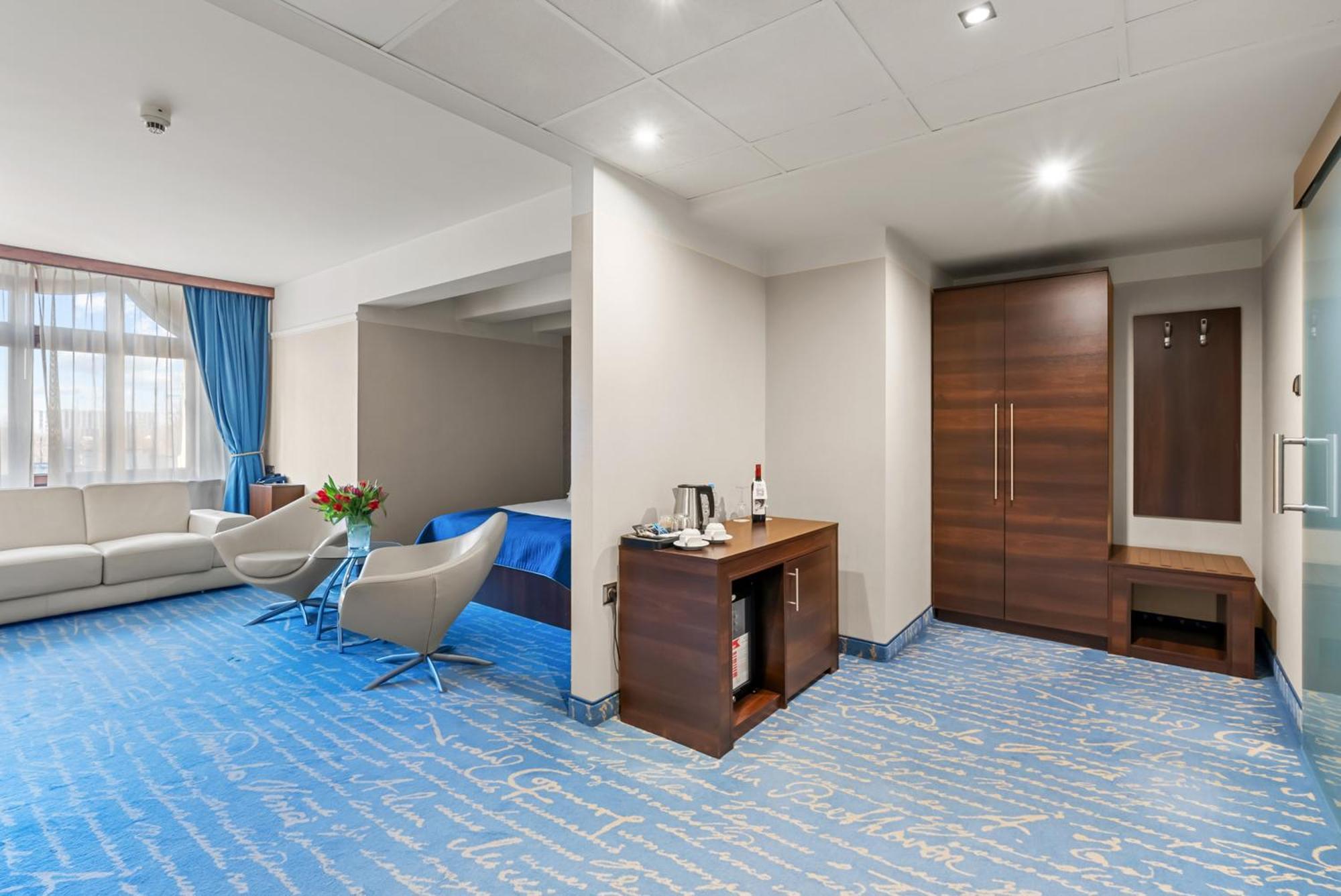 Hotel Diament Plaza Гливице Екстериор снимка