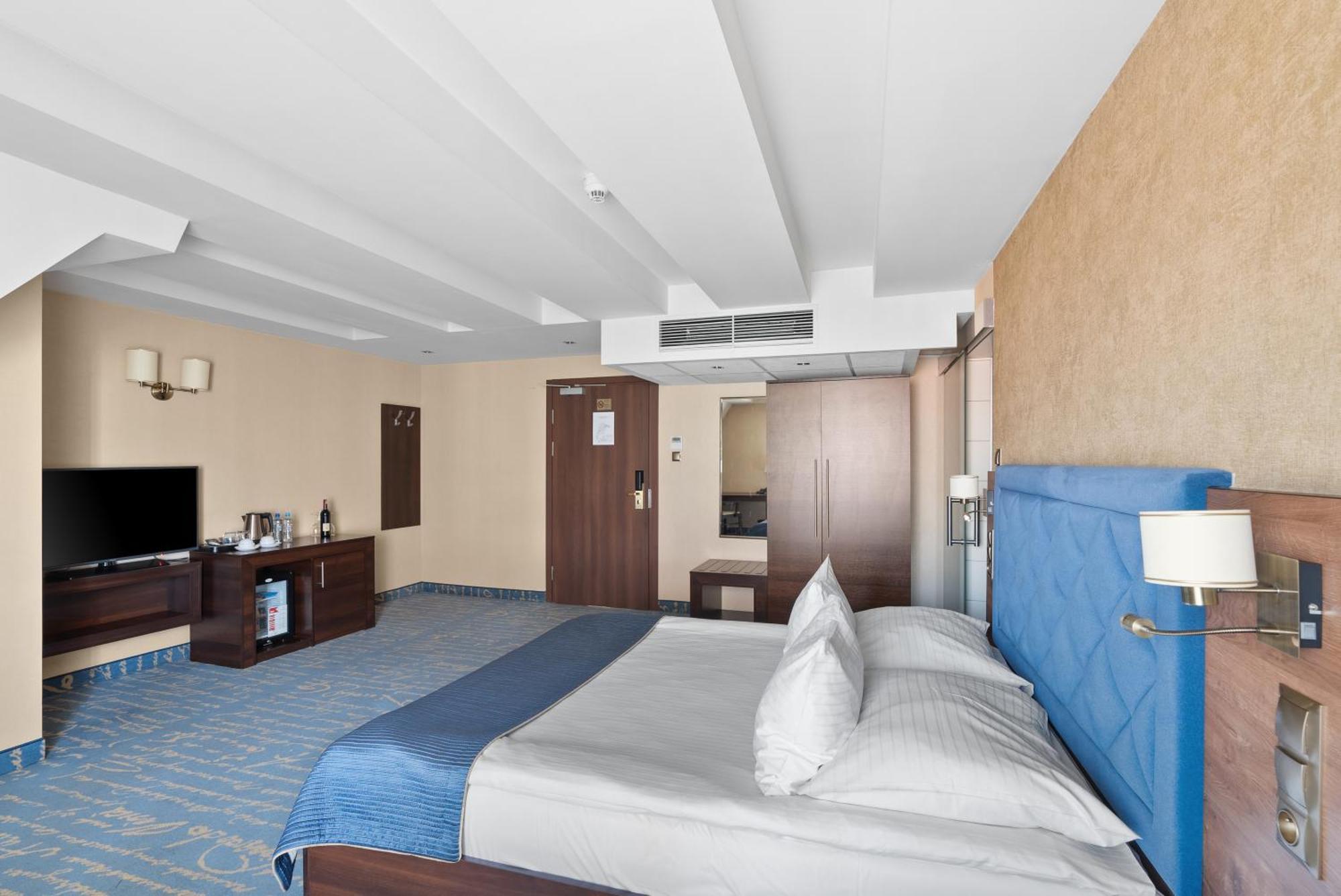 Hotel Diament Plaza Гливице Екстериор снимка